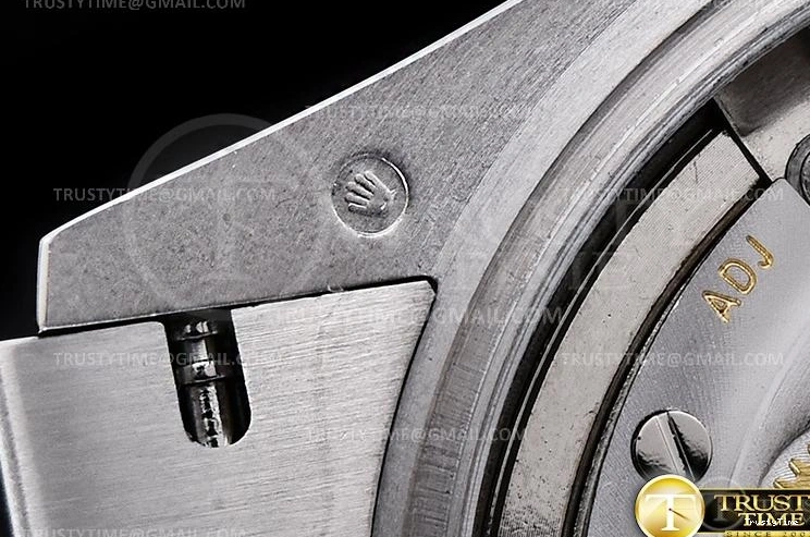 1019 RDD0224F – DayDate 36mm Vibrant 705